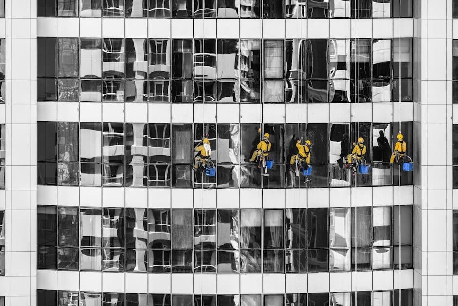 Guide Image: Dubai Jobs (by Aleksandar Pasaric)