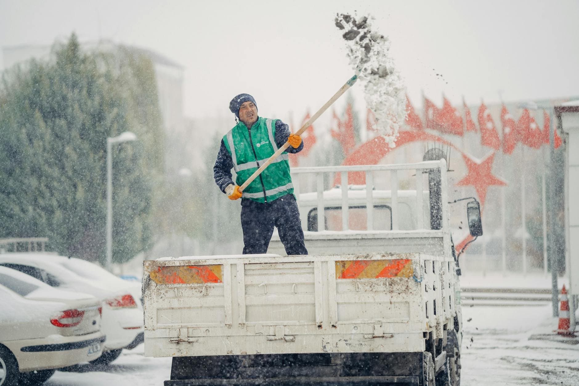 Article Image: seasonal jobs (by SERHAT TUĞ)