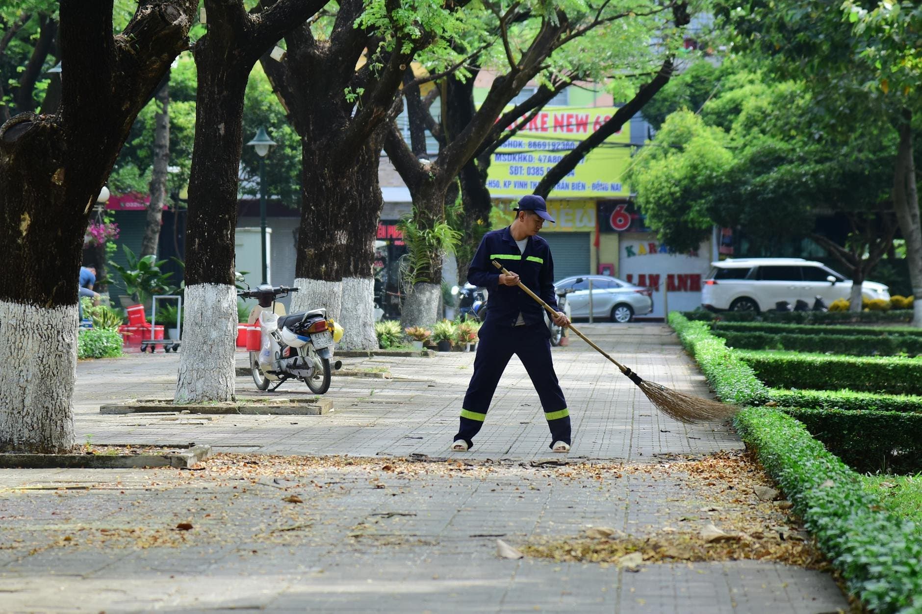 Article Image: seasonal jobs (by Sóc Năng Động)