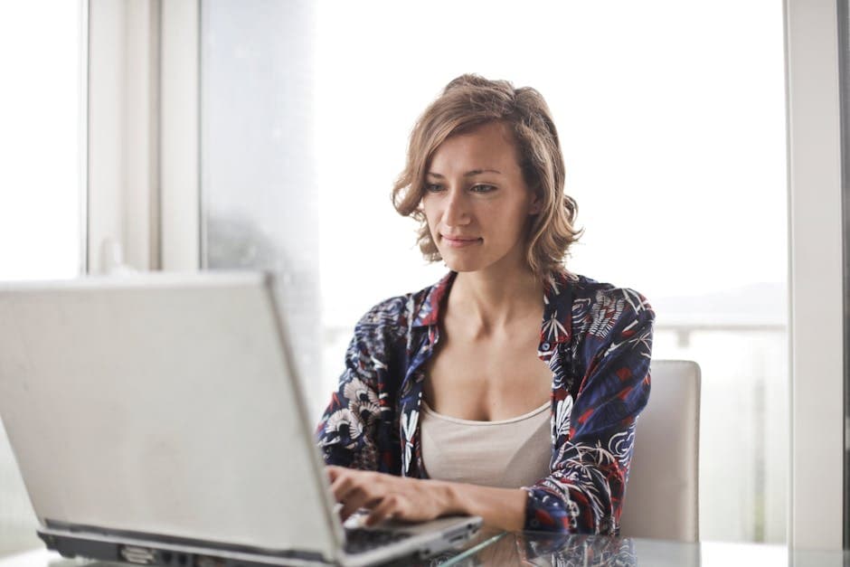 Guide Image: remote work Europe (by Andrea Piacquadio)