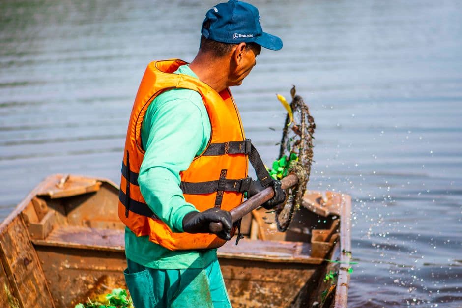 Shoreline Waste Collector
