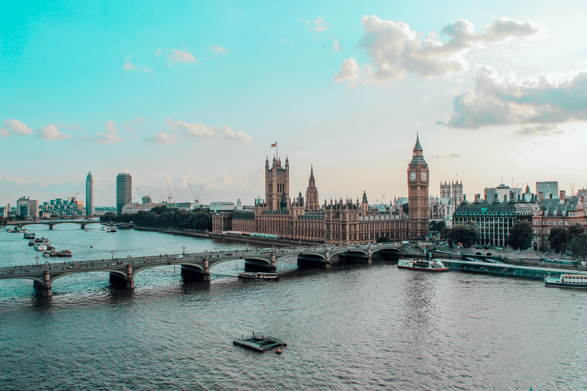 Article Image: UK (by Gianluca Pugliese)