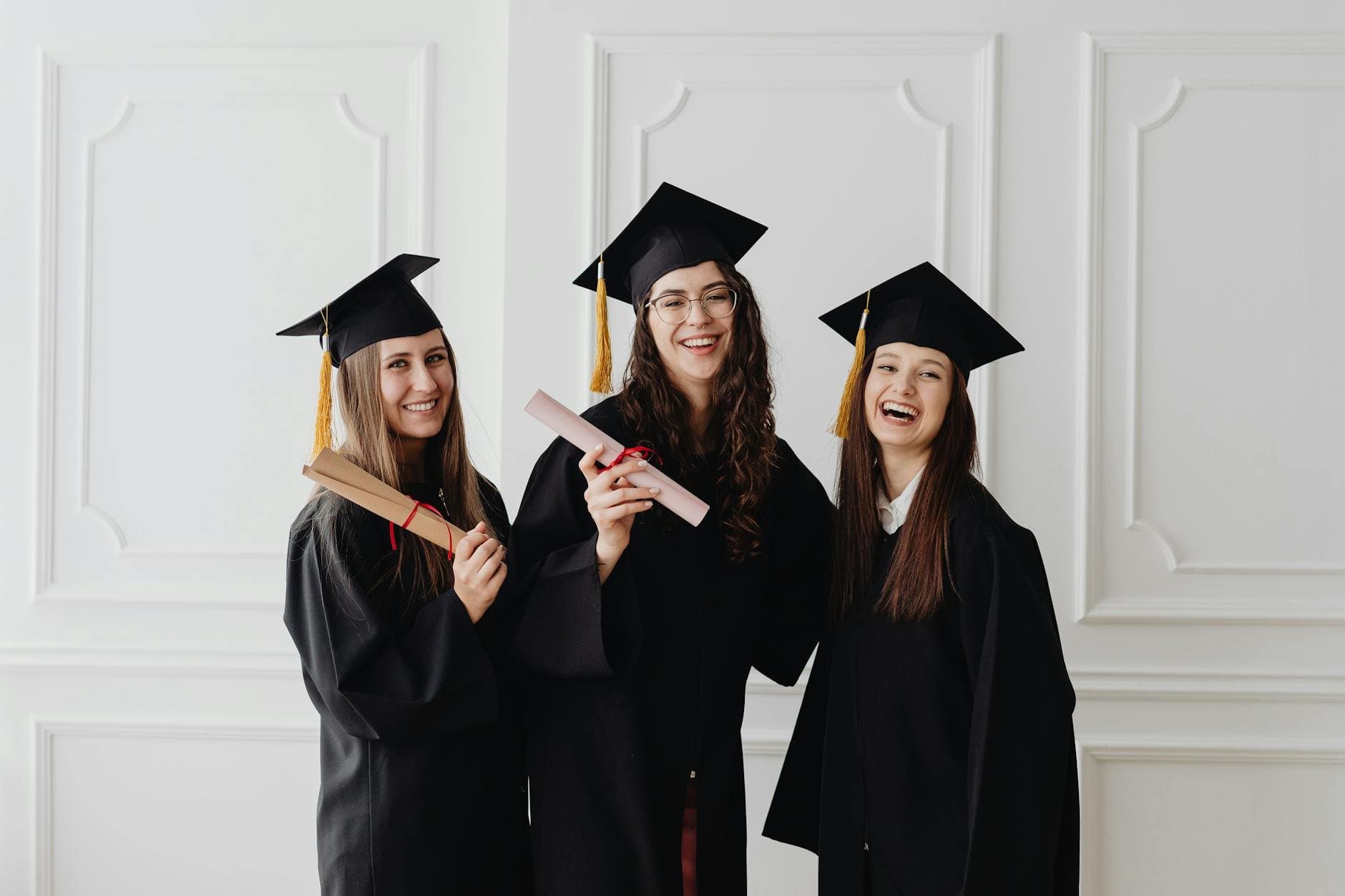 Article Image: Graduates (by www.kaboompics.com)